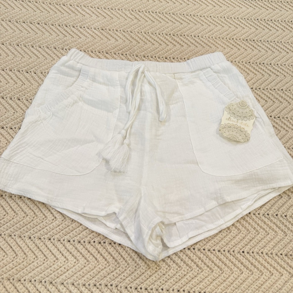 Altar'd State Shorts Womens S White Cotton 1.5" Inseam Lined Casual Beach NWT